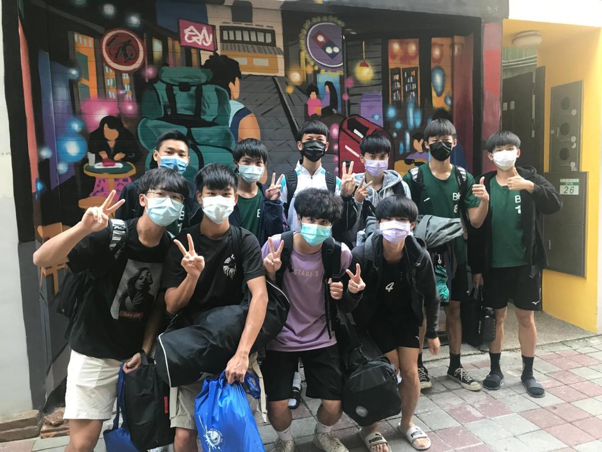 มายเดียร์ แบคแพกเกอร์ บีแอนด์บี Hostel ไถหนาน ภายนอก รูปภาพ