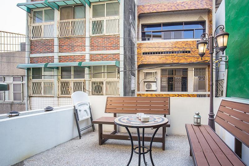 มายเดียร์ แบคแพกเกอร์ บีแอนด์บี Hostel ไถหนาน ภายนอก รูปภาพ