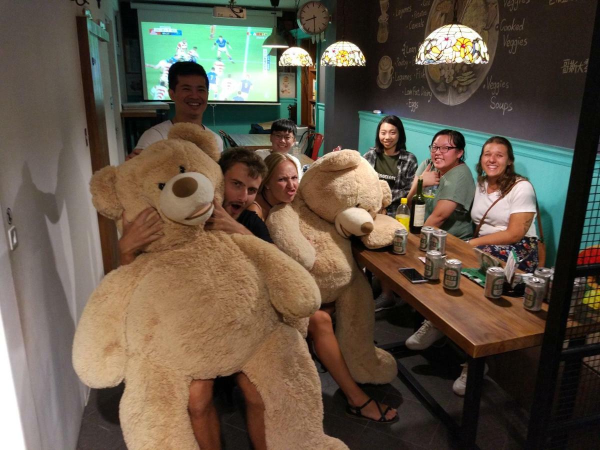 มายเดียร์ แบคแพกเกอร์ บีแอนด์บี Hostel ไถหนาน ภายนอก รูปภาพ