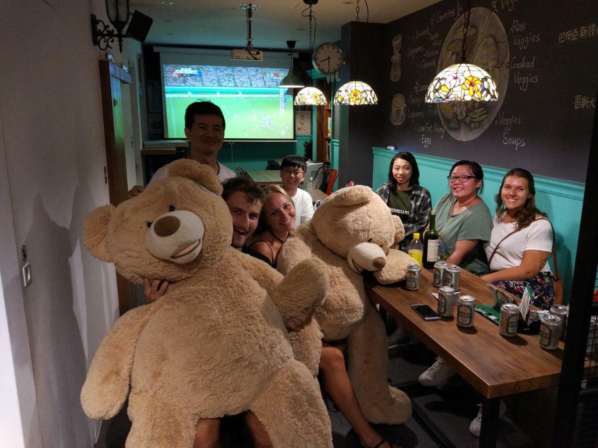 มายเดียร์ แบคแพกเกอร์ บีแอนด์บี Hostel ไถหนาน ภายนอก รูปภาพ